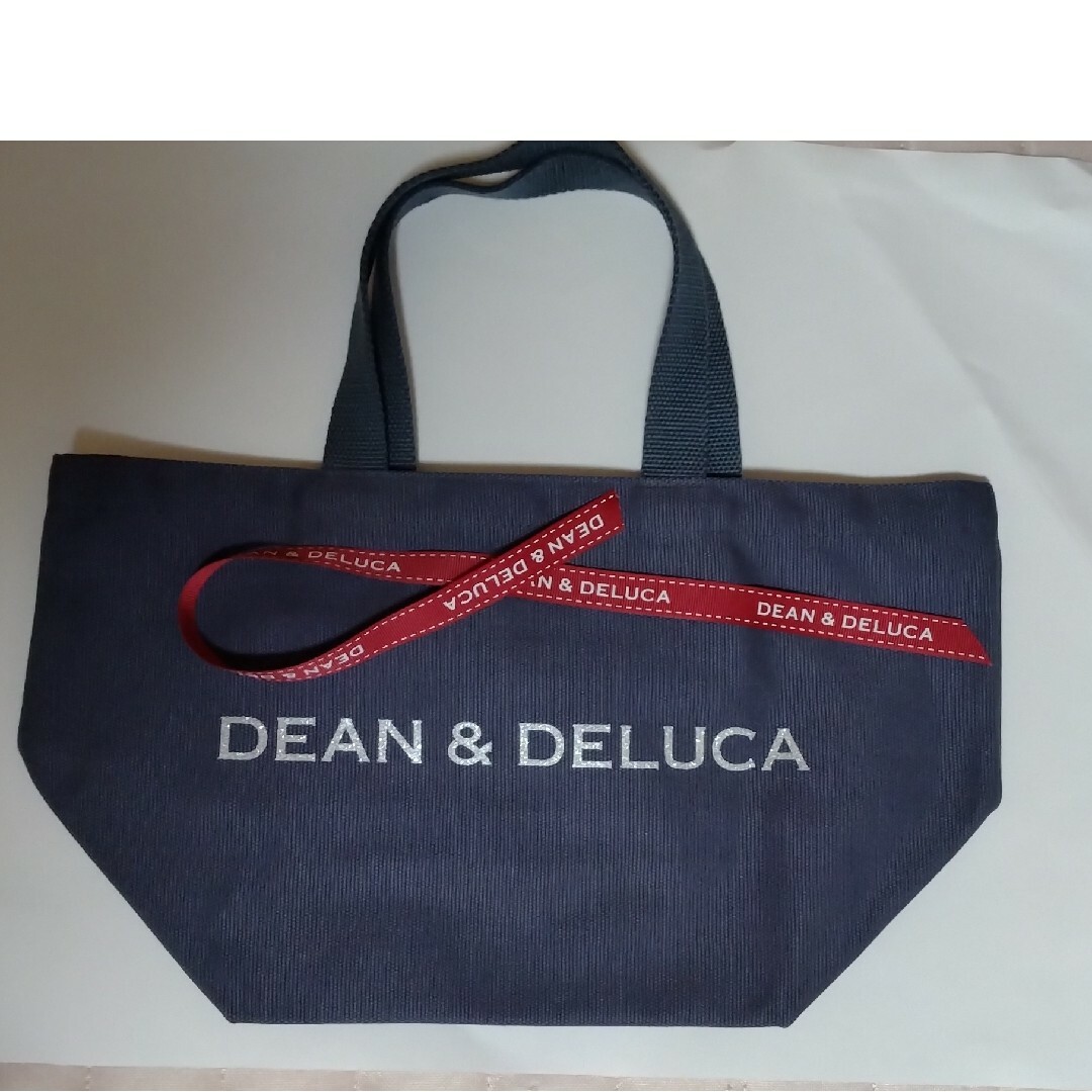 DEAN & DELUCA(ディーンアンドデルーカ)のDEAN&DELUCA ディーン&デルーカ　チャリティートートバッグ　 Sサイズ エンタメ/ホビーのコレクション(その他)の商品写真