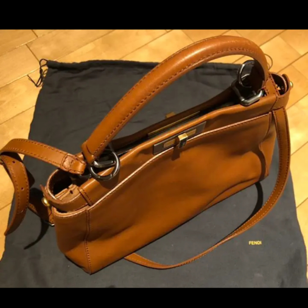 FENDI(フェンディ)のFENDIフェンディピーカブー　美品 レディースのバッグ(ハンドバッグ)の商品写真
