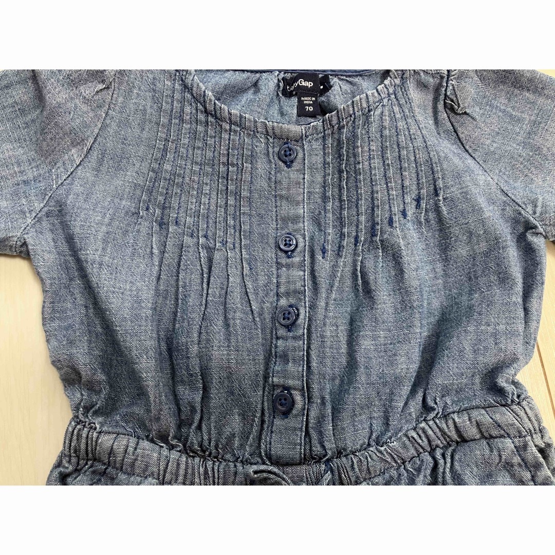 babyGAP(ベビーギャップ)の【美品】babyGAP70cm長袖デニムロンパース キッズ/ベビー/マタニティのベビー服(~85cm)(カバーオール)の商品写真