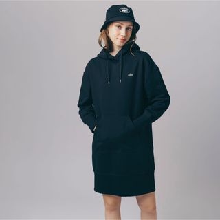 ラコステ(LACOSTE)の裏毛スウェットフーディワンピース(ひざ丈ワンピース)