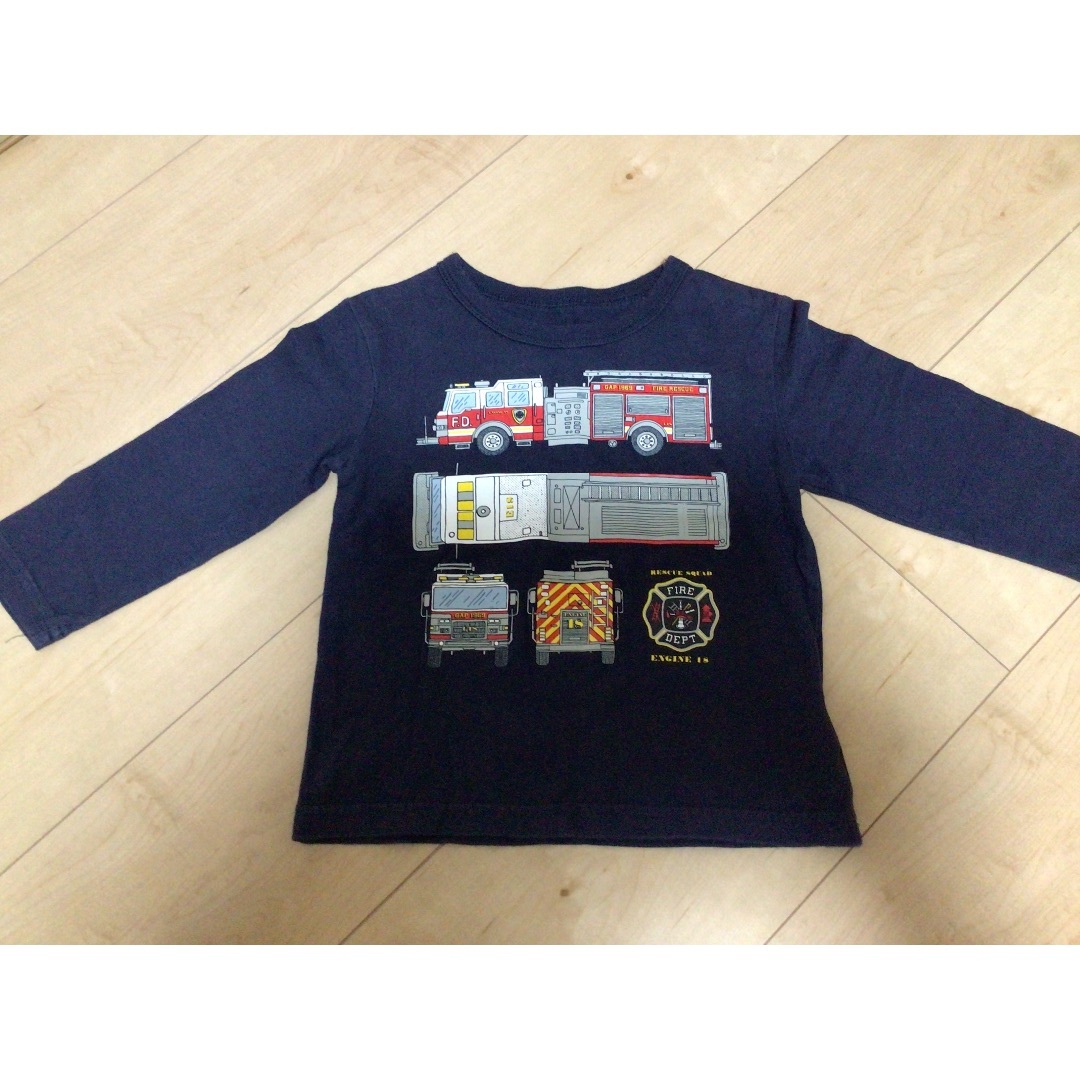 babyGAP(ベビーギャップ)の消防車 babyGAP 長袖Tシャツ 90 キッズ/ベビー/マタニティのキッズ服男の子用(90cm~)(Tシャツ/カットソー)の商品写真