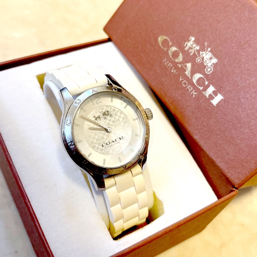 COACH コーチ 腕時計 ミニシグネチャー ホワイト ラバーベルト 新品電池 | フリマアプリ ラクマ
