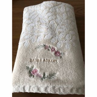 ローラアシュレイ(LAURA ASHLEY)のLAURA ASHLEYのバスタオル(未使用品)リトルバインズ/ベージュ(タオル/バス用品)