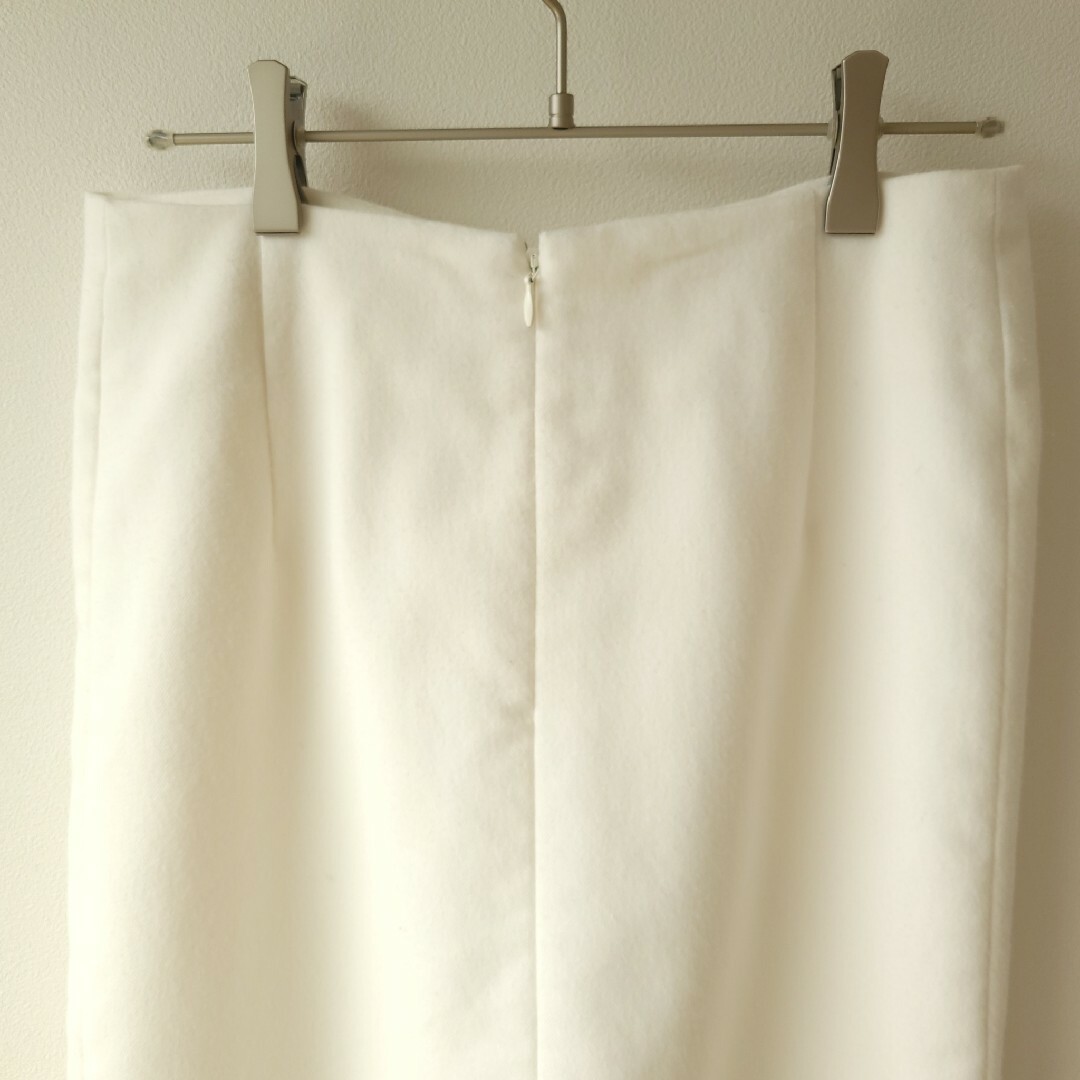 ENNEA エンネア　スカート　レディースMサイズ　オフホワイト レディースのスカート(ひざ丈スカート)の商品写真