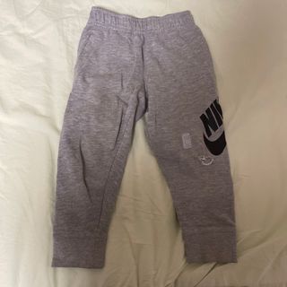 ナイキ(NIKE)のNIKE パンツ　スウェット　サイズ92-98(パンツ/スパッツ)