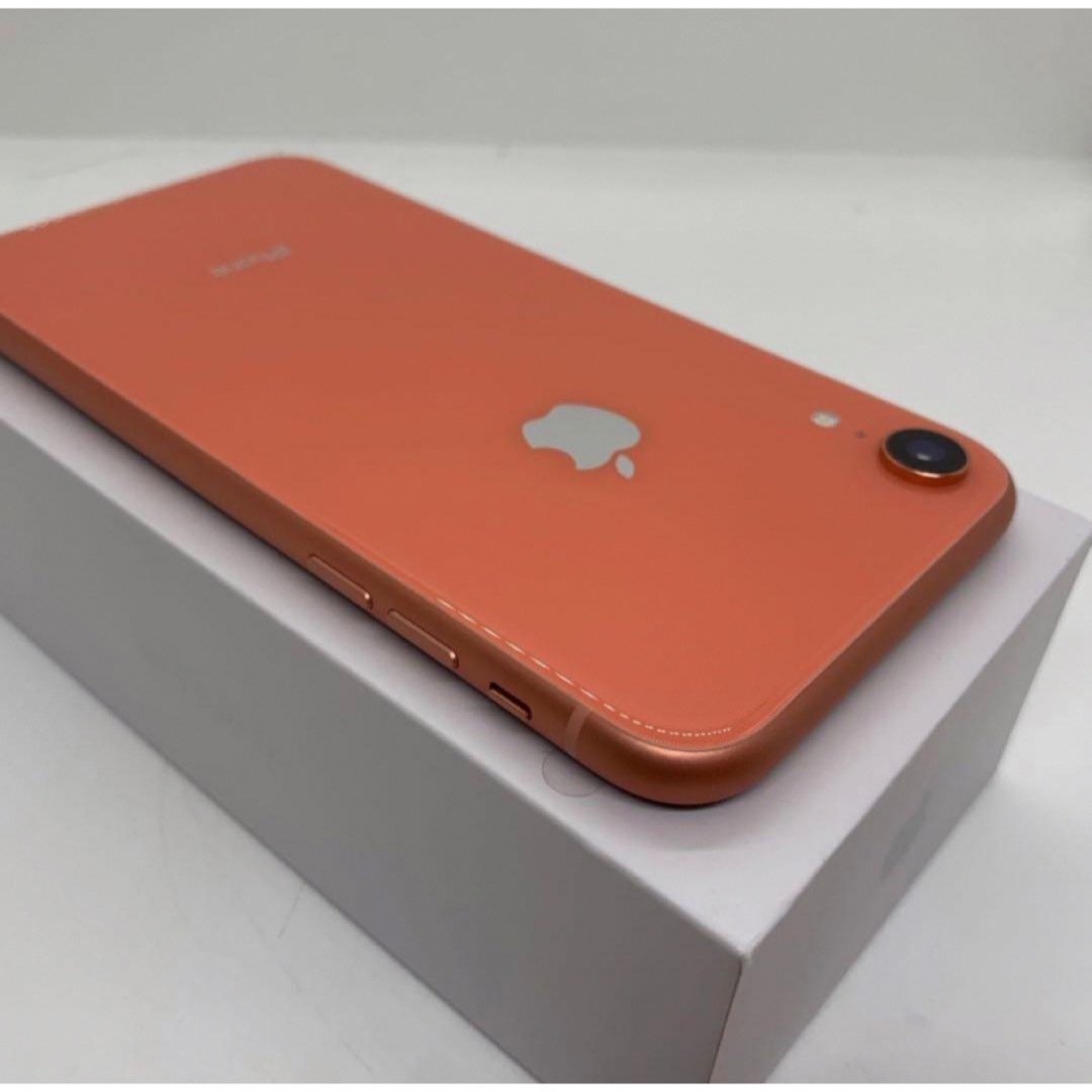 iPhone(アイフォーン)の【新品】iPhone XR Coral 64 GB SIMフリー 本体 スマホ/家電/カメラのスマートフォン/携帯電話(スマートフォン本体)の商品写真