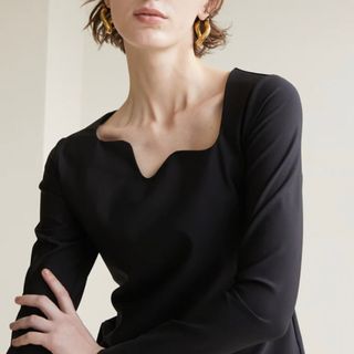 ユナイテッドアローズ(UNITED ARROWS)のデフォルメネックトップス【BLACK】/ ELLIE(Tシャツ/カットソー(七分/長袖))