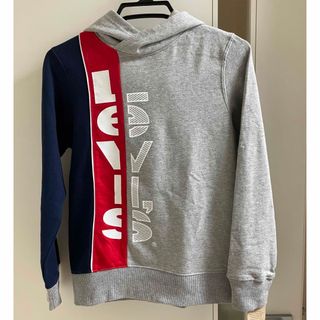 リーバイス(Levi's)の《新品》リーバイス☆キッズトレーナー 裏起毛　150(Tシャツ/カットソー)