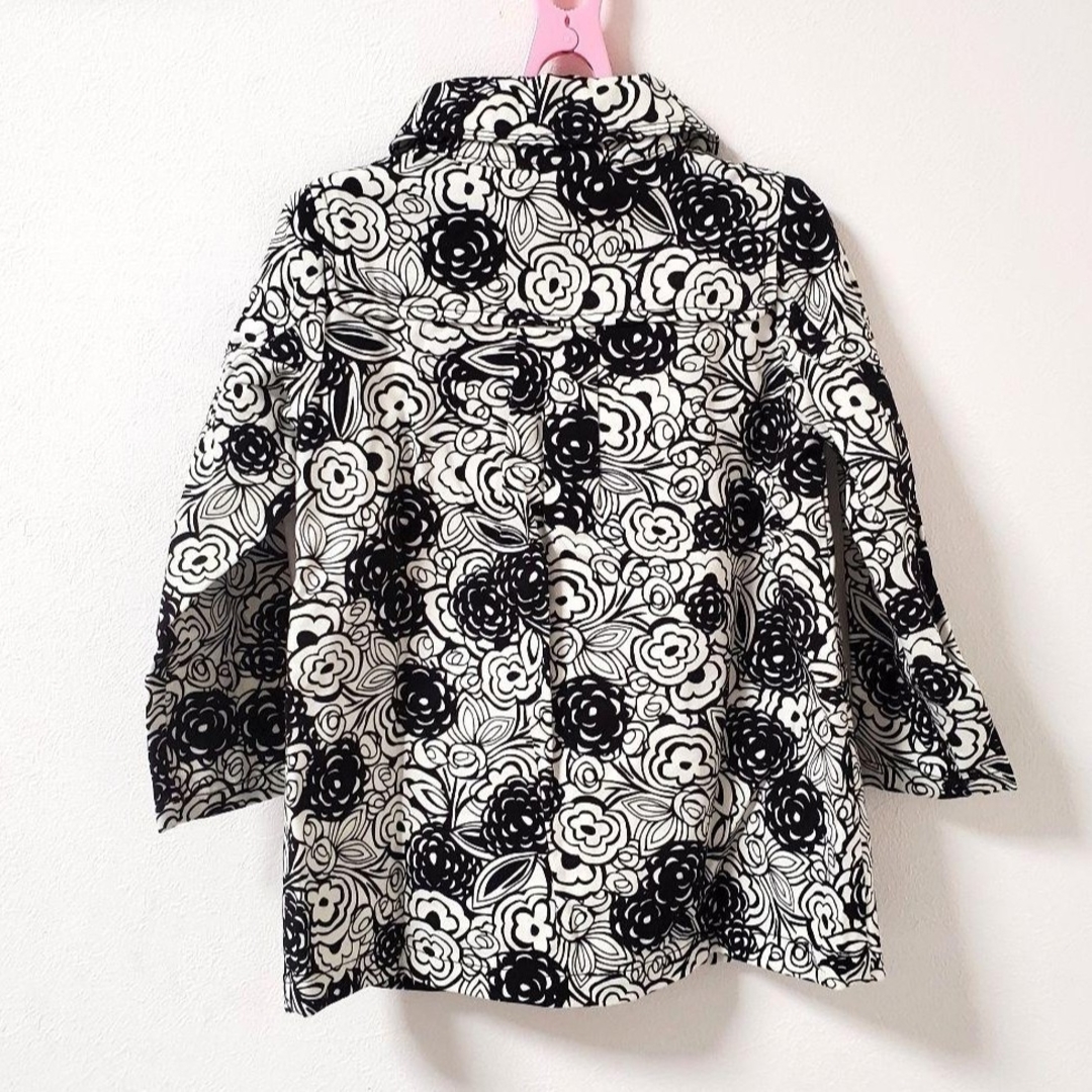 GAP Kids(ギャップキッズ)の【110】新品　ベビーギャップ　コート　花柄 キッズ/ベビー/マタニティのキッズ服男の子用(90cm~)(ジャケット/上着)の商品写真