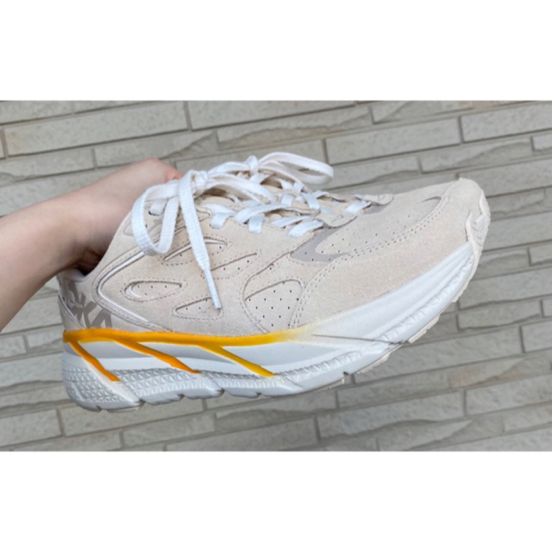 HOKA ONE ONE(ホカオネオネ)のHOKA ONE ONE U CLIFTON L SUEDE 25.5 レディースの靴/シューズ(スニーカー)の商品写真