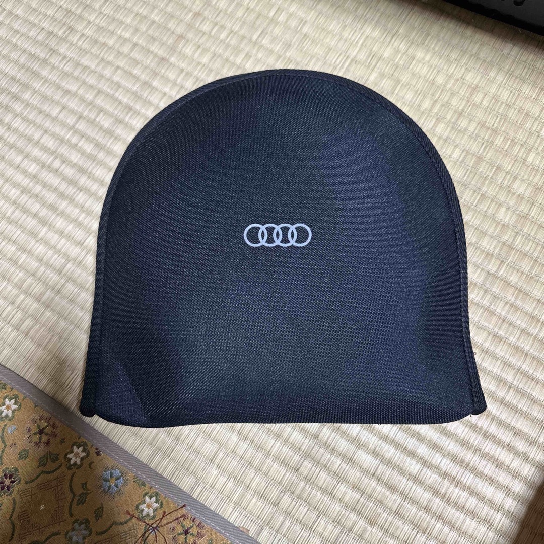 AUDI(アウディ)の値下げ❗️Audi アウディ フロントサンシェード 純正 自動車/バイクの自動車(車内アクセサリ)の商品写真