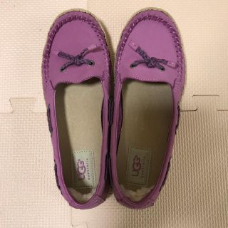 アグ(UGG)のお値下げ☆新品 アグ ピンク フラットシューズ(スリッポン/モカシン)