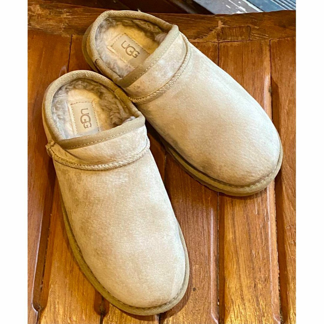 完売しました。。。。。✨美品✨23cm✨UGG✨CLASSIC SLIPPER✨ レディースの靴/シューズ(スリッポン/モカシン)の商品写真