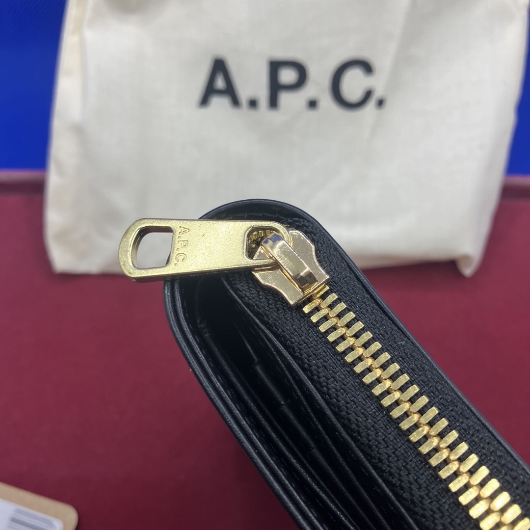 【明日まで】A.P.C.  二つ折り財布 ブラック　コンパクト財布　新品