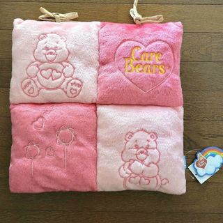 ケアベア(CareBears)の新品　タグ付き　ケアベア　座布団　ボア　クッション　レア　滑り止め加工　ピンク(キャラクターグッズ)