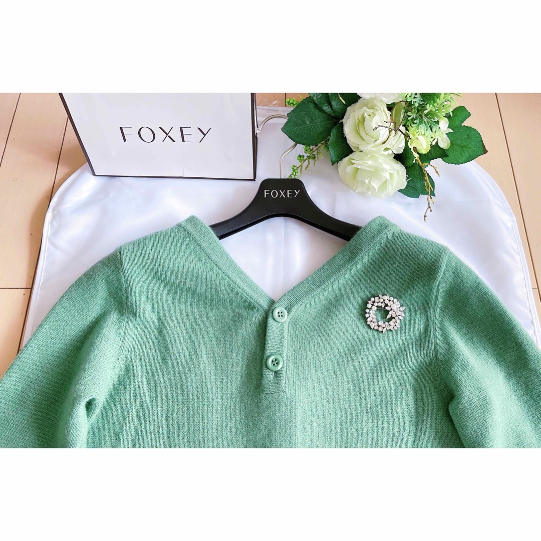 FOXEY(フォクシー)のFOXEY  2021年2wayカシミヤカーディガン38 極美品　Rene レディースのトップス(カーディガン)の商品写真