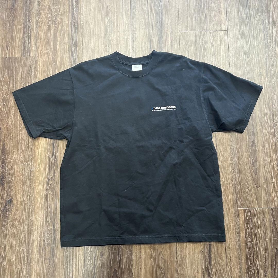 atmos(アトモス)のatmos OUTDOOR EQUIP CO. S/S BLACK 22FA-I メンズのトップス(Tシャツ/カットソー(半袖/袖なし))の商品写真