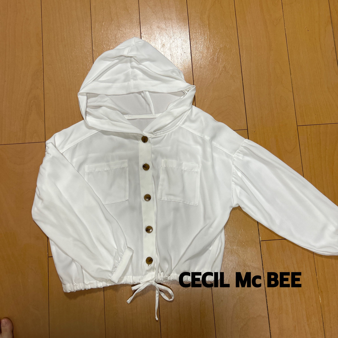 CECIL McBEE(セシルマクビー)の美品　セシルマクビー　パーカー　ブラウス レディースのトップス(シャツ/ブラウス(長袖/七分))の商品写真