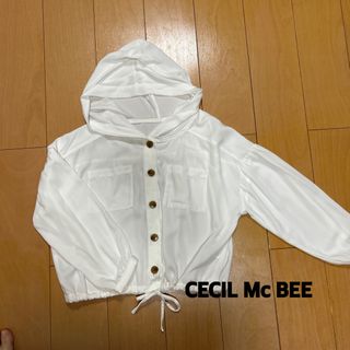 セシルマクビー(CECIL McBEE)の美品　セシルマクビー　パーカー　ブラウス(シャツ/ブラウス(長袖/七分))