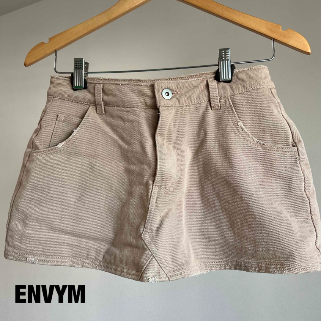 ENVYM(アンビー)の【ENVYM】アンビー インパン付デニムスカート ピンクベージュ レディースのスカート(ミニスカート)の商品写真