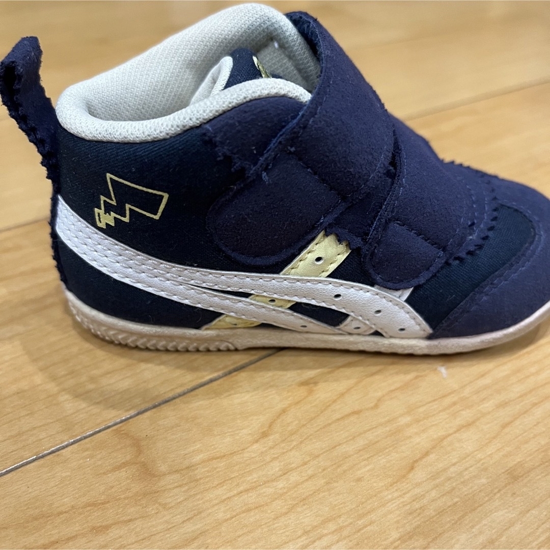 asics(アシックス)のモンポケ アシックス ファーストシューズ キッズ/ベビー/マタニティのベビー靴/シューズ(~14cm)(スニーカー)の商品写真