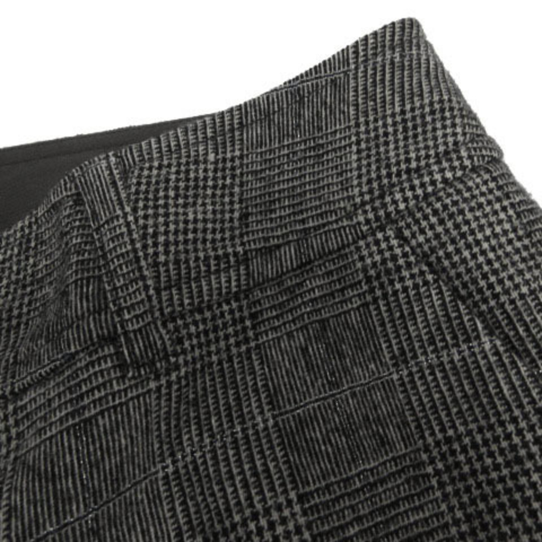 INDIVI(インディヴィ)のINDIVI ハーフパンツ 起毛 日本製 グレンチェック ラメ 黒 グレー 36 レディースのパンツ(ショートパンツ)の商品写真