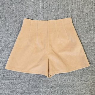 セシルマクビー(CECIL McBEE)のセシルマクビー スエードハイウエストショートパンツ 美品(ショートパンツ)