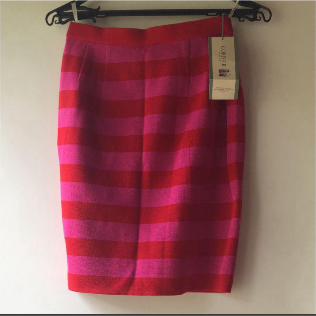 CORDIER(コルディア)のCORDIERコルディア■ボーダータイトニットスカート38■赤×ピンクタグあり レディースのスカート(ひざ丈スカート)の商品写真