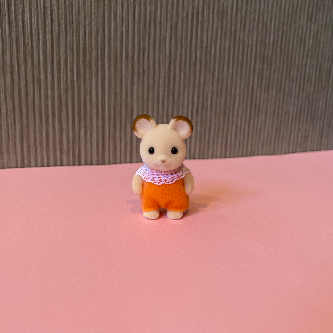 EPOCH(エポック)のシルバニアファミリー どんぐりネズミの赤ちゃん エンタメ/ホビーのおもちゃ/ぬいぐるみ(ぬいぐるみ)の商品写真