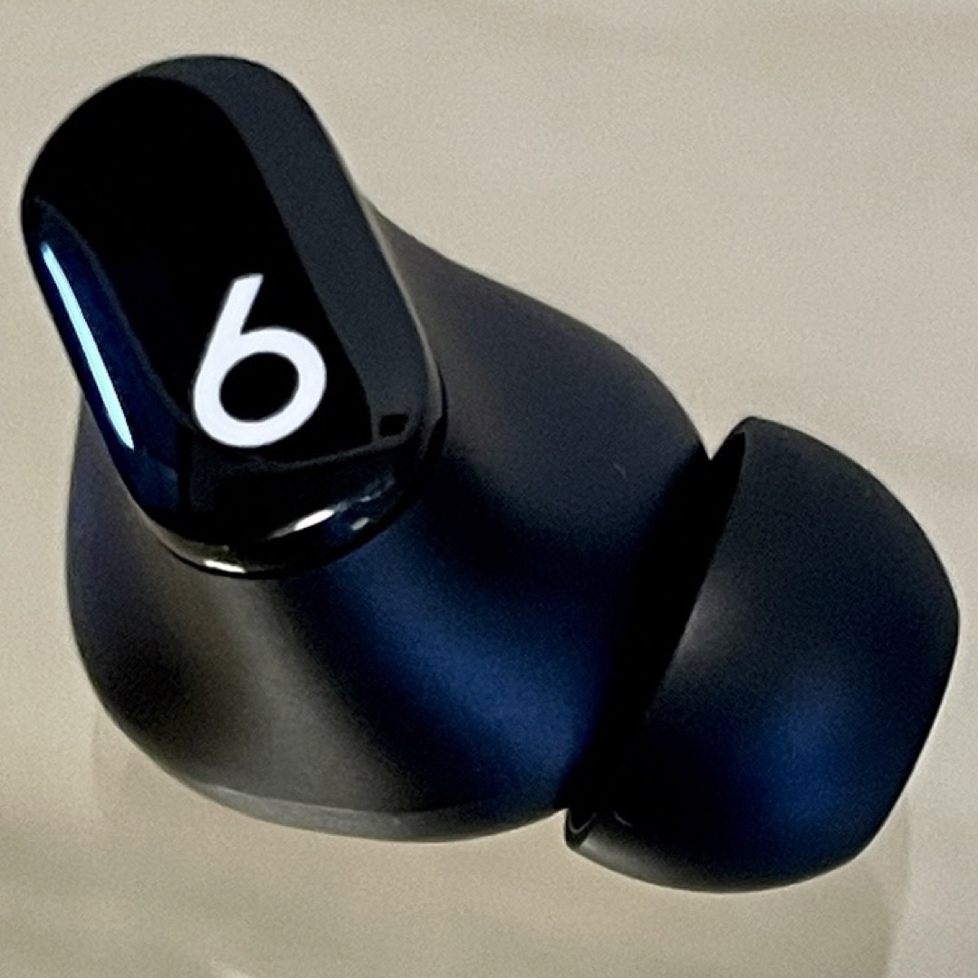 Beats by Dr Dre(ビーツバイドクタードレ)の国内正規品★美品★Beats Studio Buds ブラック右耳のみ／B224 スマホ/家電/カメラのオーディオ機器(ヘッドフォン/イヤフォン)の商品写真