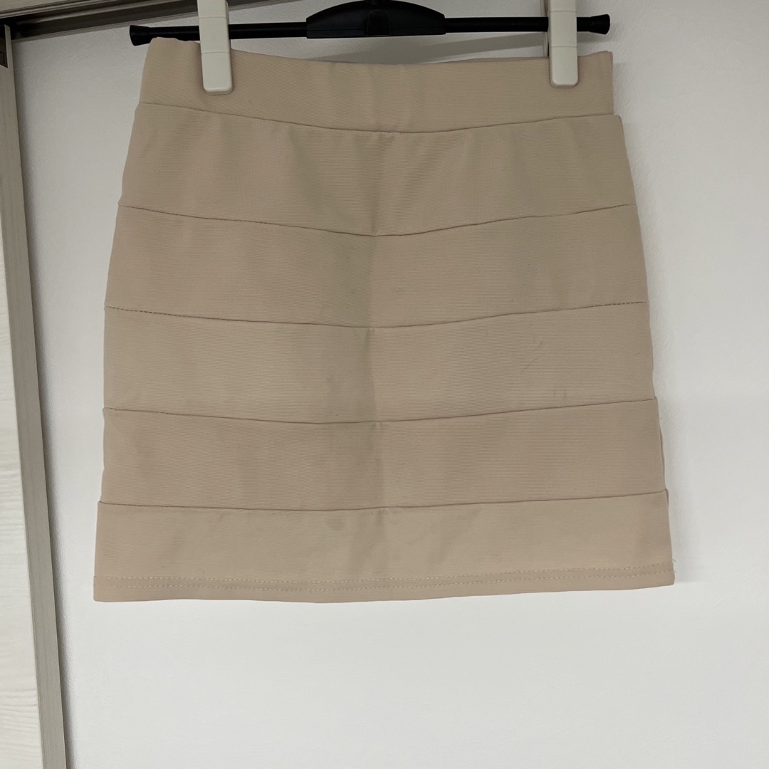 ベージュ　ミニスカート レディースのスカート(ミニスカート)の商品写真