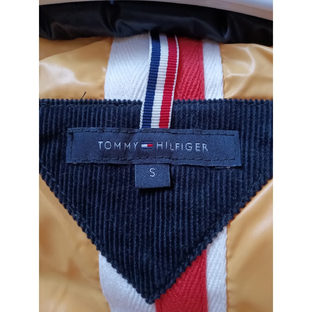 TOMMY HILFIGER(トミーヒルフィガー)の美品　トミーフィルガー　フーデットダウンジャケット　ネイビー　レディース　S レディースのジャケット/アウター(ダウンジャケット)の商品写真