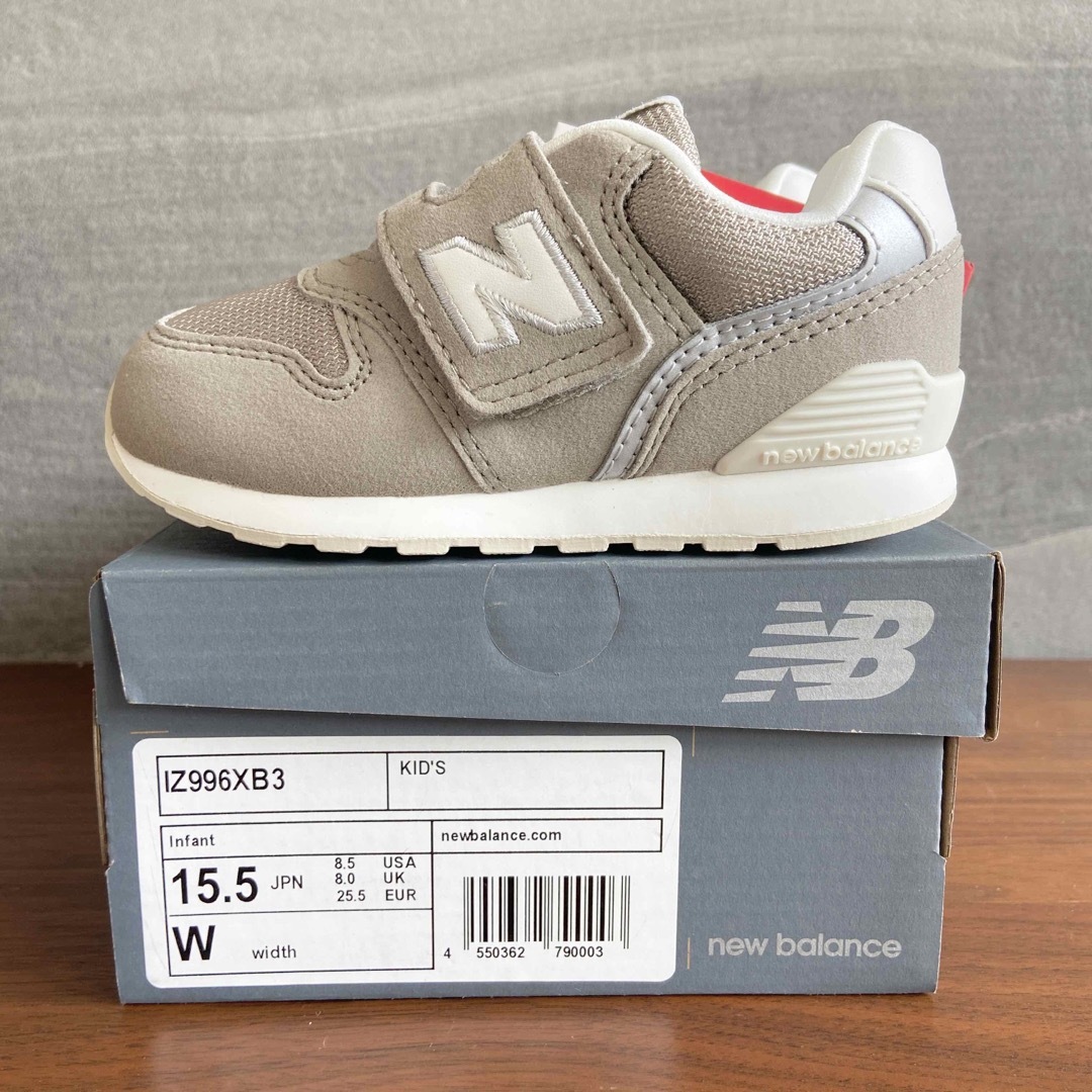 New Balance(ニューバランス)の【新品】15.5センチ グレージュ ニューバランス スニーカー キッズ キッズ/ベビー/マタニティのキッズ靴/シューズ(15cm~)(スニーカー)の商品写真