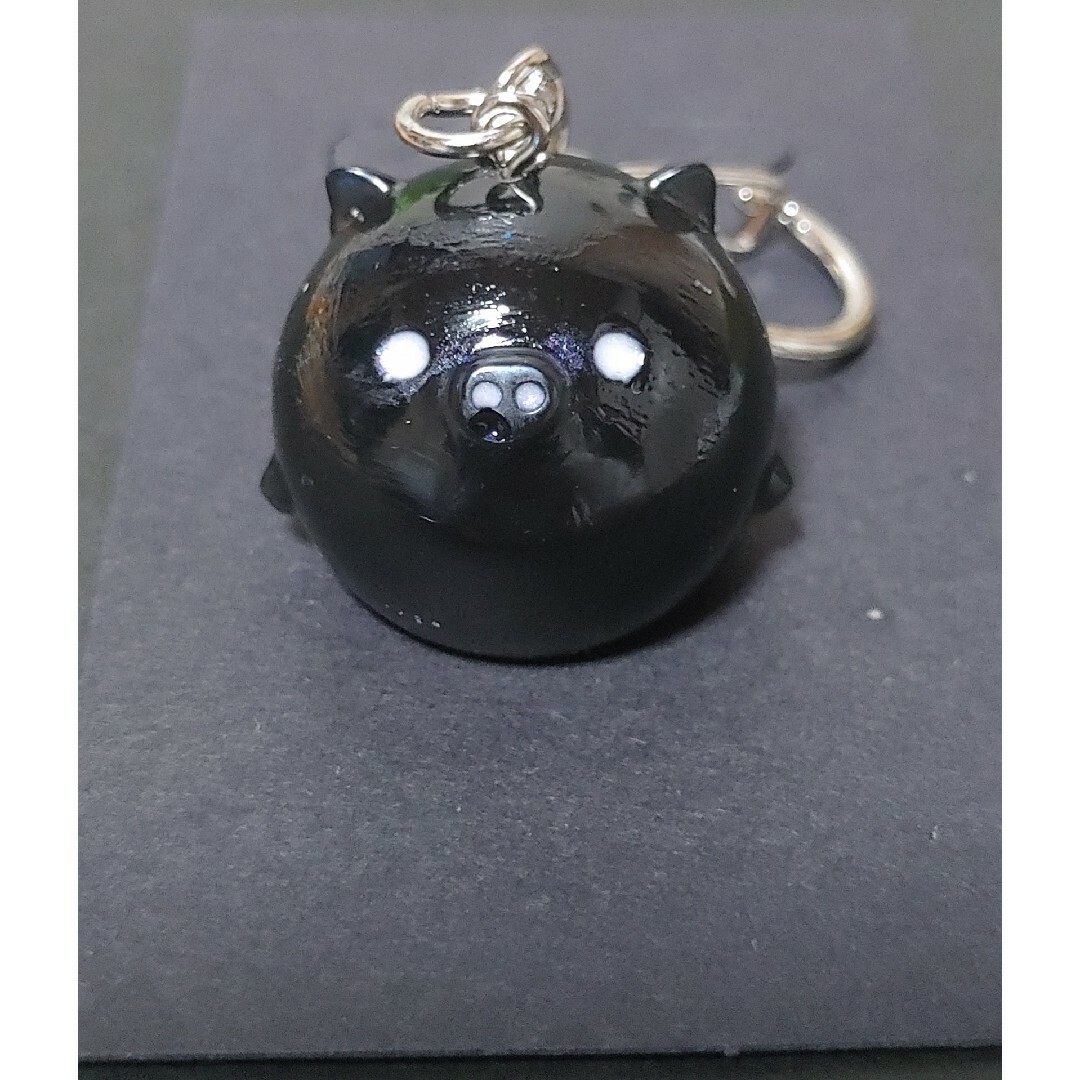 【ハンドメイド】黒豚 バッグチャーム ハンドメイドのファッション小物(バッグチャーム)の商品写真