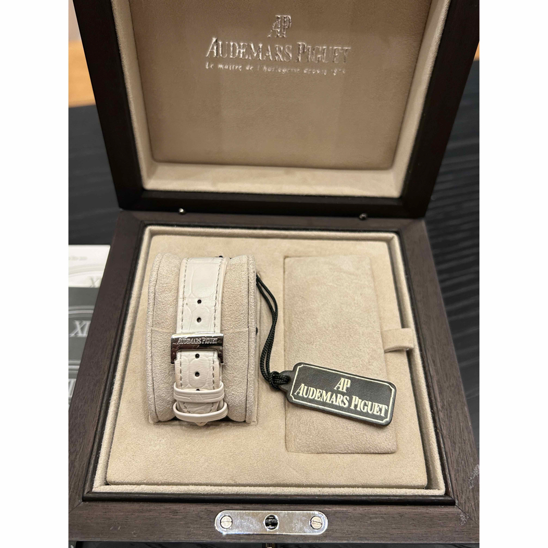 AUDEMARS PIGUET(オーデマピゲ)のオーデマピゲ　ロイヤルオーク　ホワイト　ダイヤ巻き　美品 レディースのファッション小物(腕時計)の商品写真