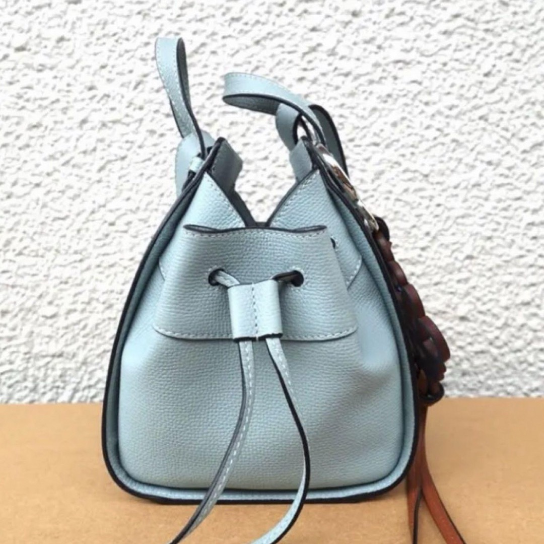 LOEWE(ロエベ)のLOEWE ハンモック アクア バッグ 正規品 ドローストリング レディースのバッグ(ショルダーバッグ)の商品写真