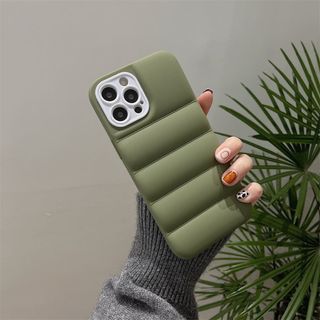 ダウンジャケット　iPhoneケース　iPhone13 もこもこ　グリーン　緑(iPhoneケース)