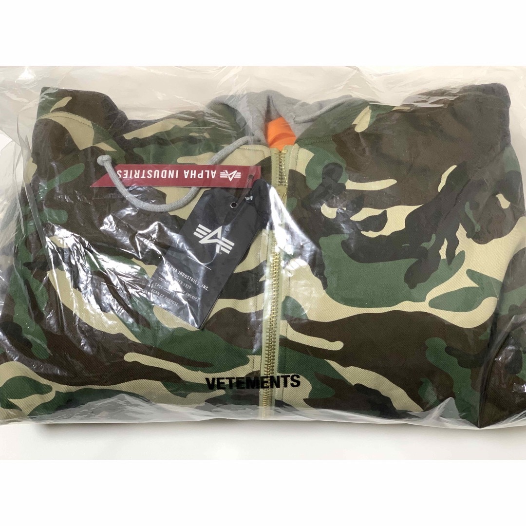 VETEMENTS(ヴェトモン)の新品《 VETEMENTS 》Hooded Bomber Jacket S メンズのジャケット/アウター(フライトジャケット)の商品写真