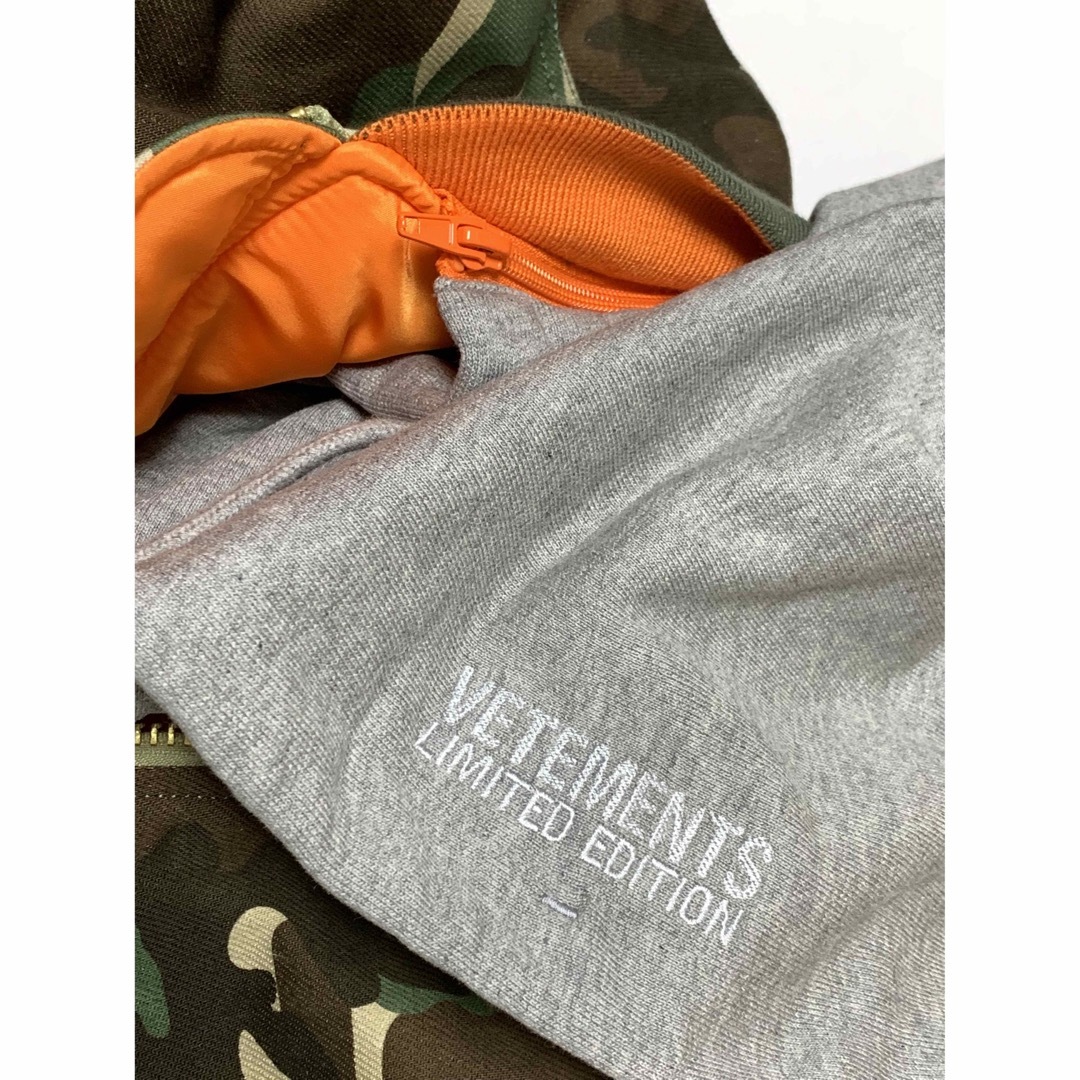 VETEMENTS(ヴェトモン)の新品《 VETEMENTS 》Hooded Bomber Jacket S メンズのジャケット/アウター(フライトジャケット)の商品写真