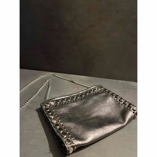 ザラ(ZARA)のZARA /新品　スタッズショルダーバッグ(ショルダーバッグ)