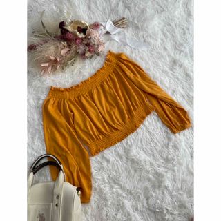 エイチアンドエム(H&M)の美品✨H&M オフショル　2way 韓国風　ハワイアン　短丈　トップス　フリル(シャツ/ブラウス(長袖/七分))