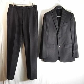 フェラガモ(Ferragamo)のsize44☆極美品☆フェラガモ シルク混２釦スーツ ブラック系ストライプ(セットアップ)