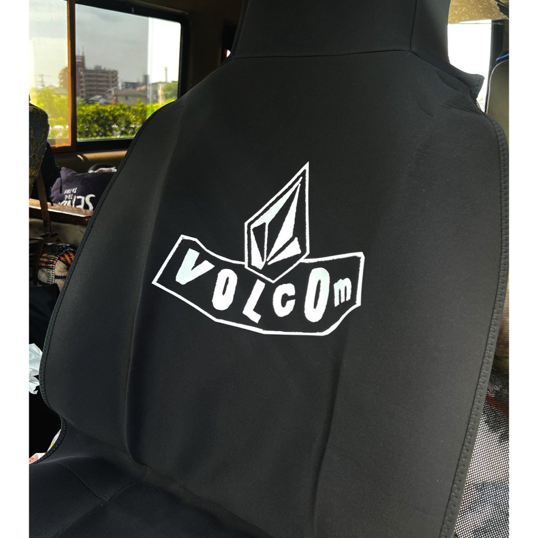 volcom(ボルコム)の2枚セット‼️ ☆ボルコムシートカバー☆ 自動車/バイクの自動車(車内アクセサリ)の商品写真