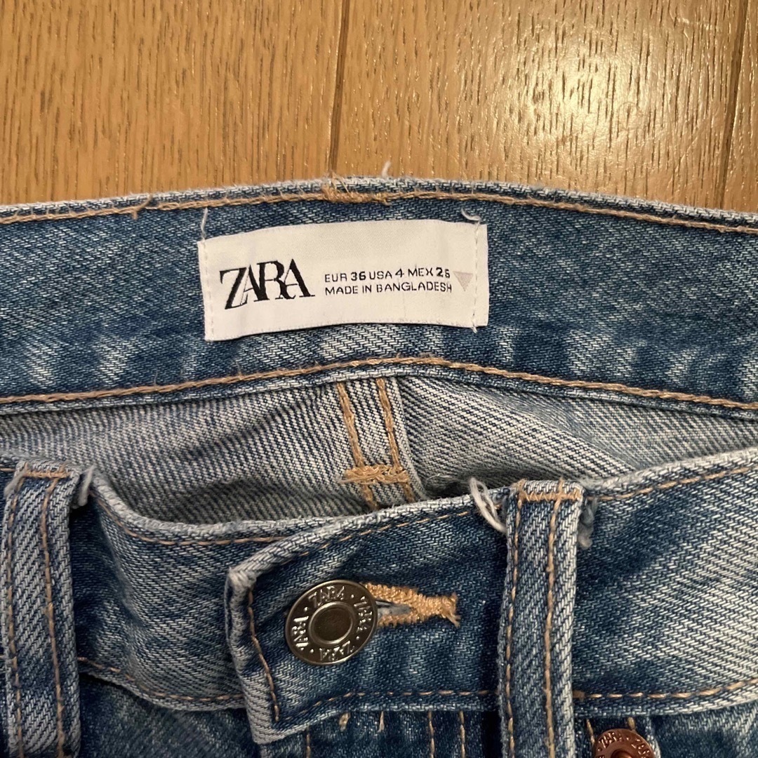 完売品　Zara ザラ　ハイウエスト　ストレート　デニム　36 9号 レディースのパンツ(デニム/ジーンズ)の商品写真