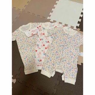 ユニクロ(UNIQLO)のユニクロ　カバーオール　3枚セット　新生児(ロンパース)