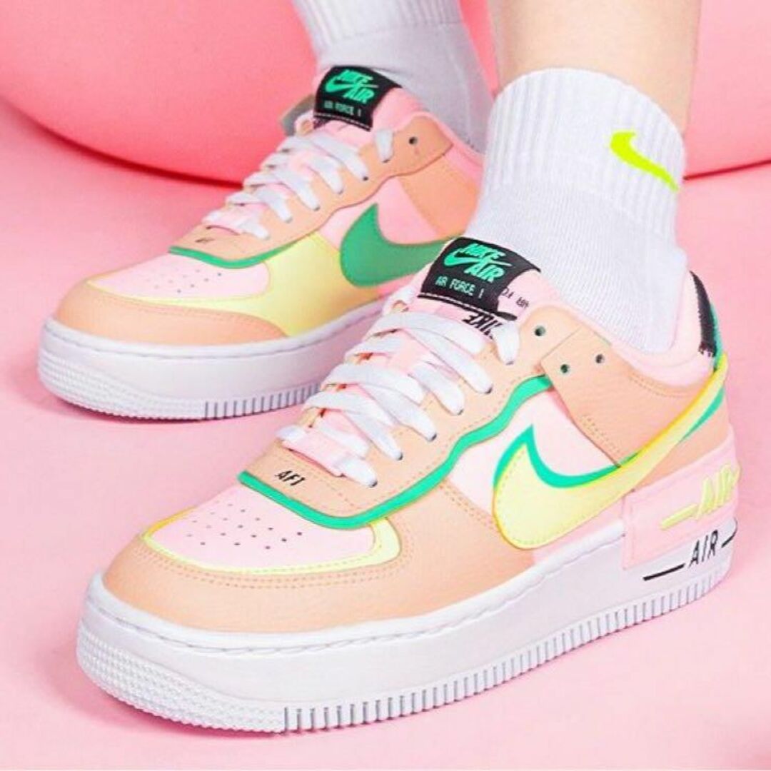 NIKE(ナイキ)のナイキ ウィメンズ AF1 シャドウ　ピンク レディースの靴/シューズ(スニーカー)の商品写真