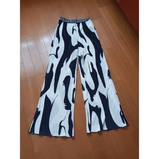 ザラ(ZARA)のsheinパンツ(カジュアルパンツ)