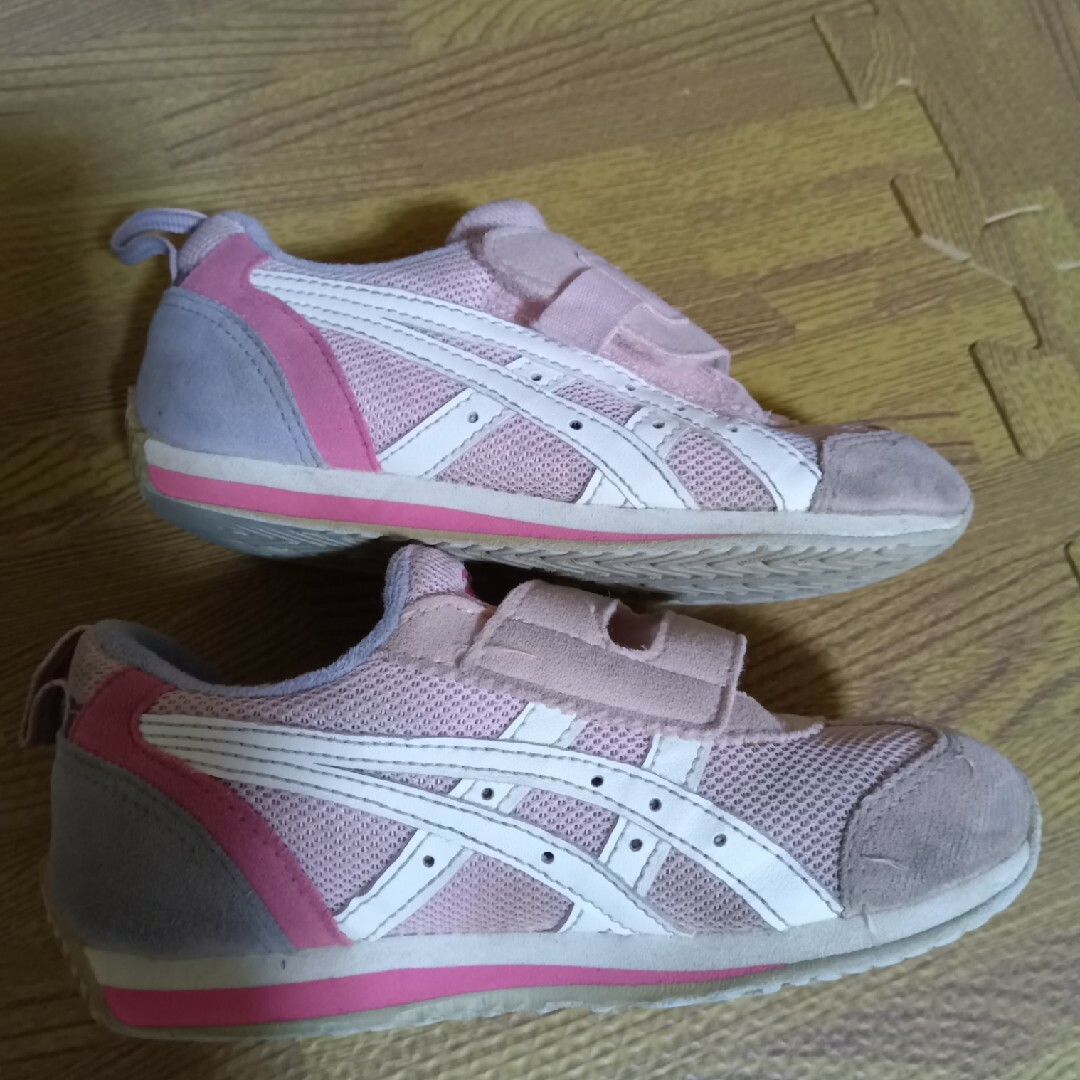 asics(アシックス)のアシックス　スニーカー　ピンク16.5センチ キッズ/ベビー/マタニティのキッズ靴/シューズ(15cm~)(スニーカー)の商品写真