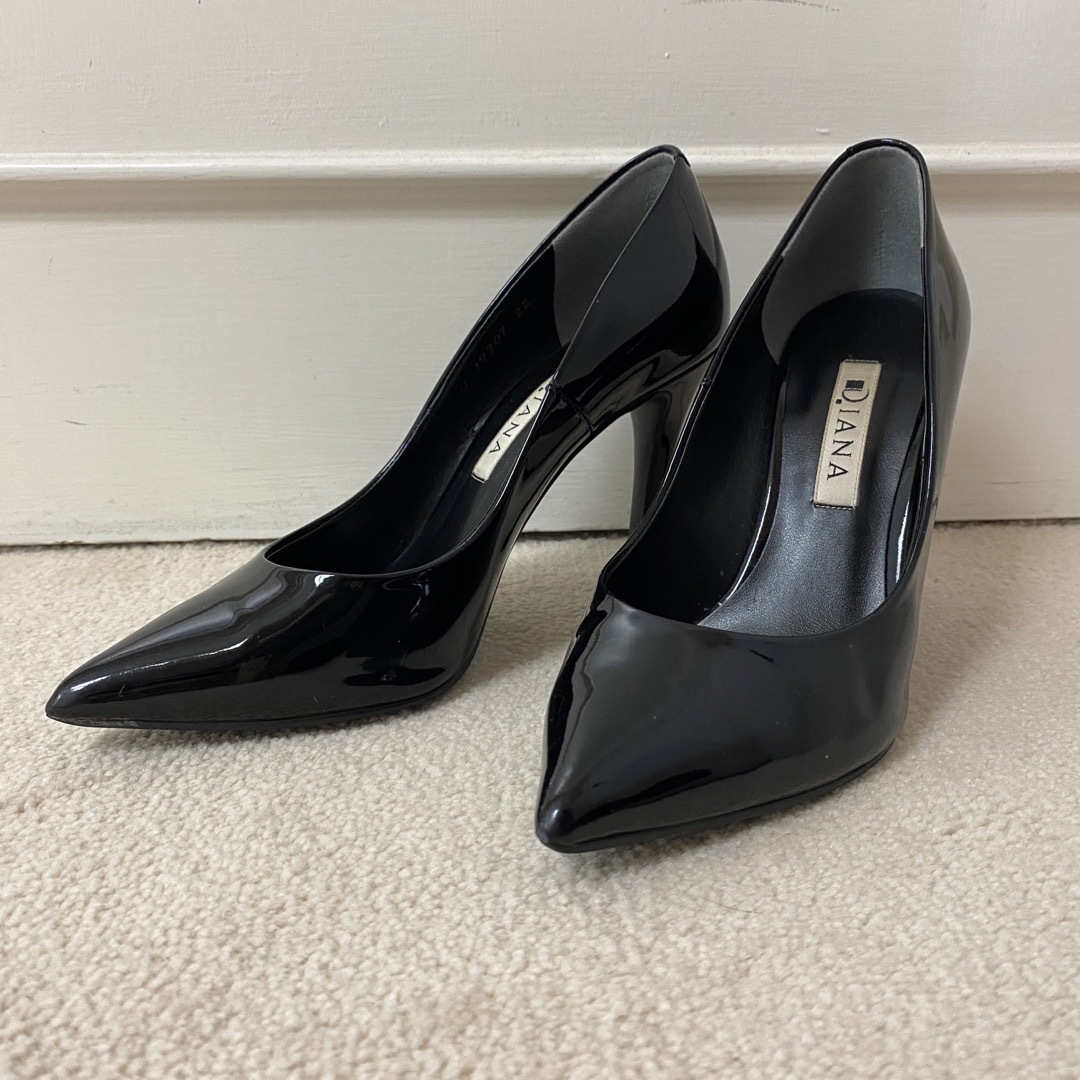 DIANA(ダイアナ)のDIANA エナメル　22cm レディースの靴/シューズ(ハイヒール/パンプス)の商品写真