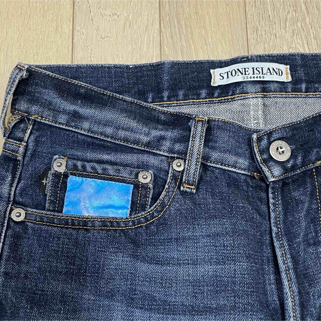 STONE ISLAND(ストーンアイランド)のストーンアイランド　デニムパンツ　リフレクターポケット　裾は切りっぱなし メンズのパンツ(デニム/ジーンズ)の商品写真